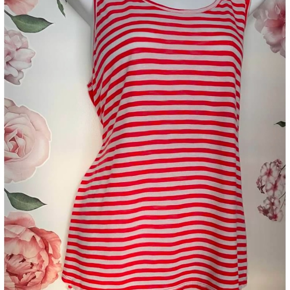 Le Lis Red and White Fitted Sleeveless Scoop Neck Tank Top
